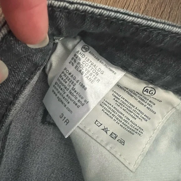 🍄SOLD🍄 AG Farrah Jeans NWT - Picture 4 of 4